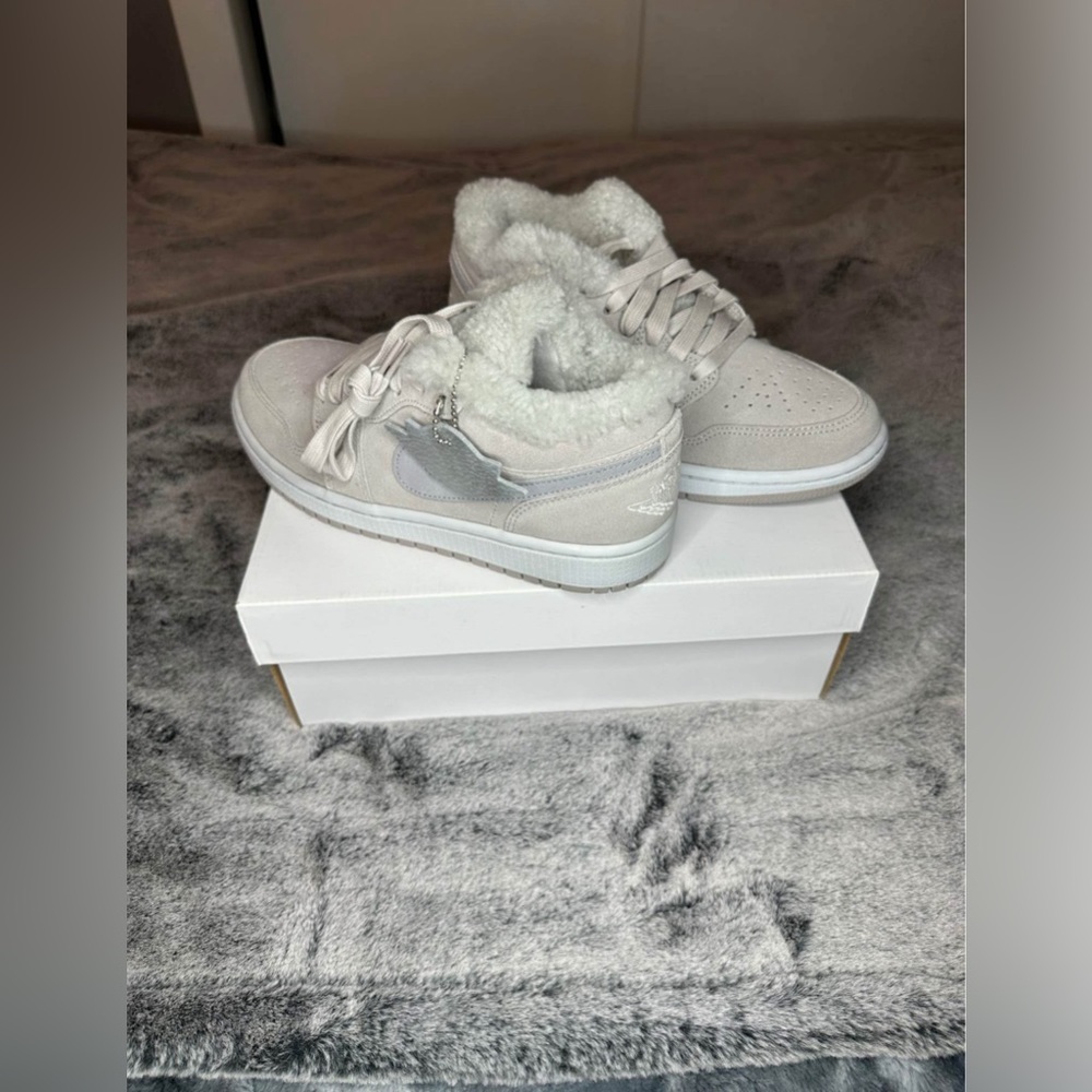 Air Jordan 1 low Sherpa - Picture 2 of 9